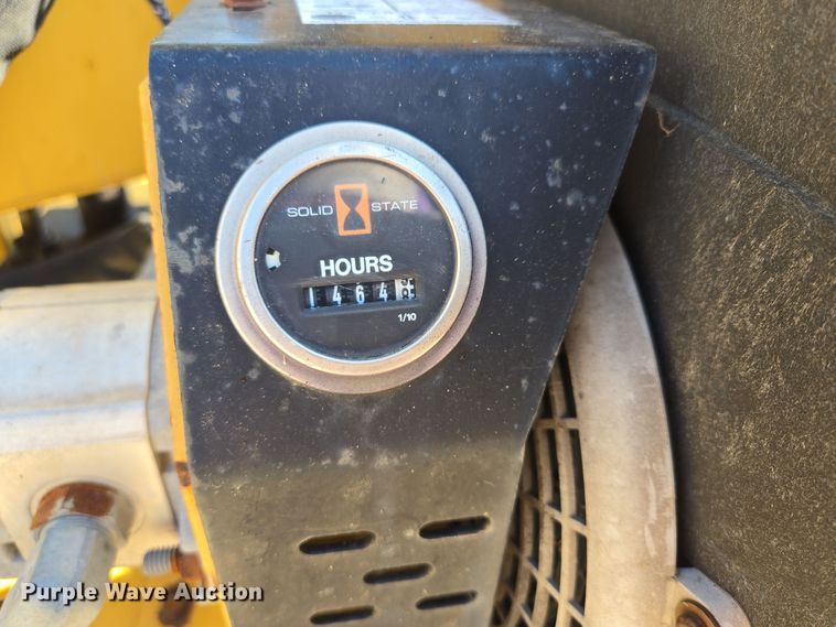 image for item EE8732 2001 Vermeer BC625A wood chipper