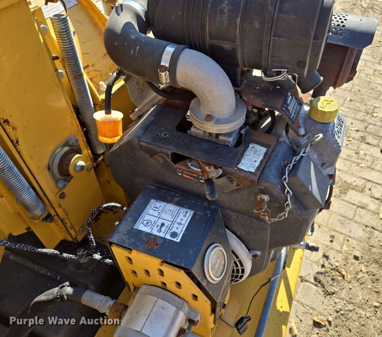 image for item EE8732 2001 Vermeer BC625A wood chipper