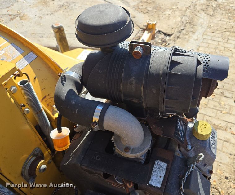 image for item EE8732 2001 Vermeer BC625A wood chipper