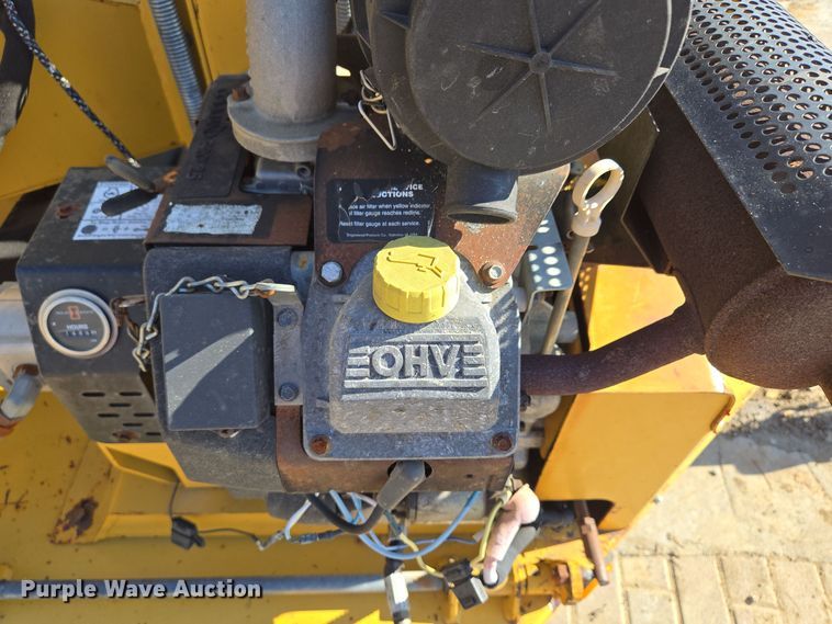 image for item EE8732 2001 Vermeer BC625A wood chipper