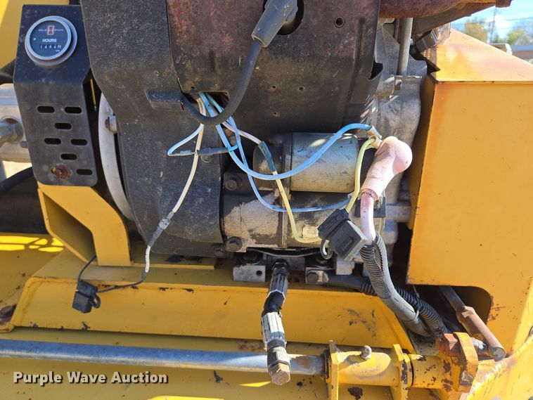 image for item EE8732 2001 Vermeer BC625A wood chipper