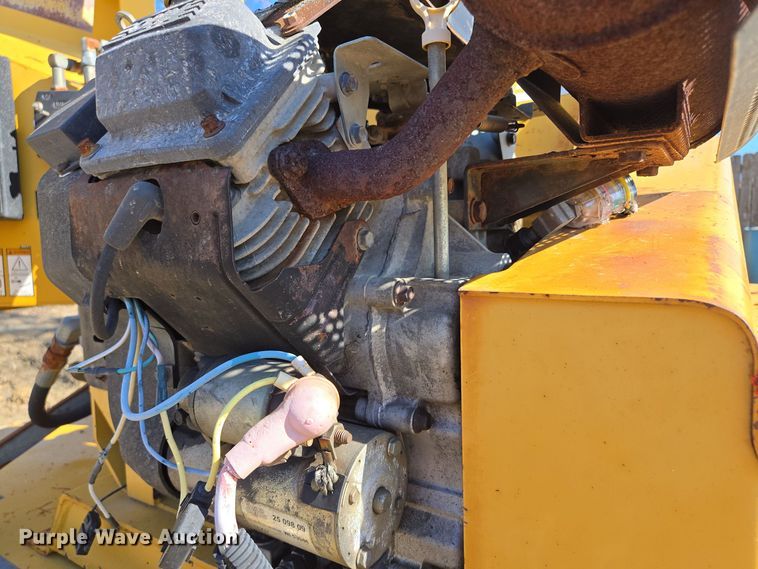 image for item EE8732 2001 Vermeer BC625A wood chipper