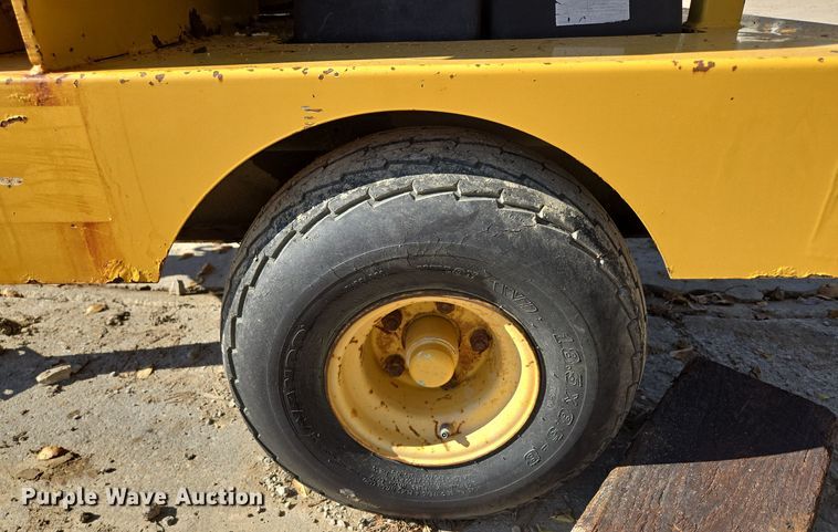 image for item EE8732 2001 Vermeer BC625A wood chipper