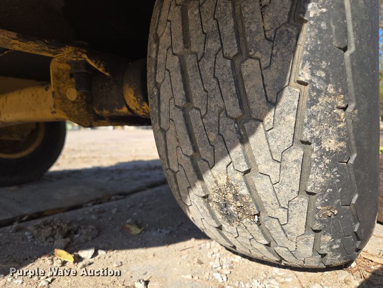 image for item EE8732 2001 Vermeer BC625A wood chipper