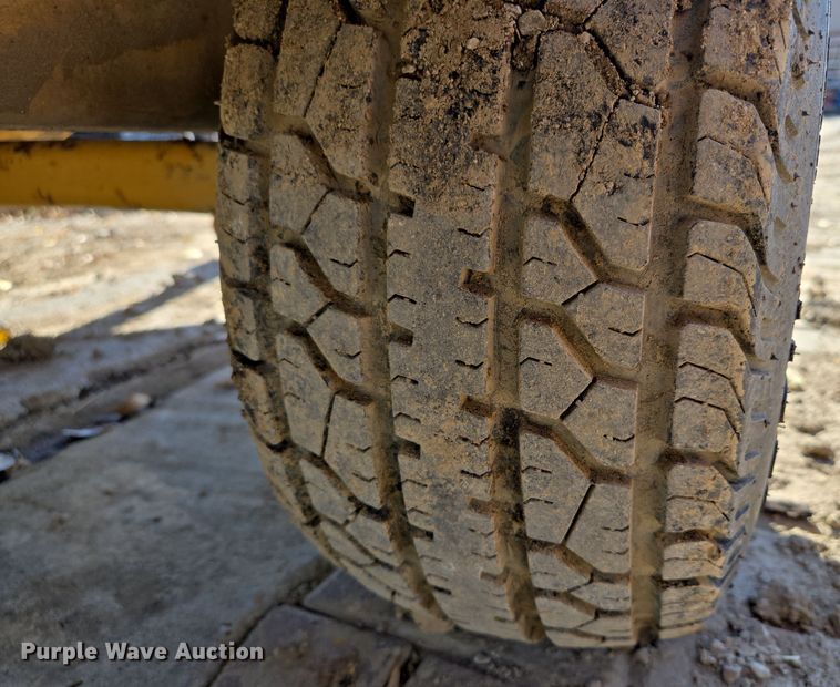 image for item EE8732 2001 Vermeer BC625A wood chipper