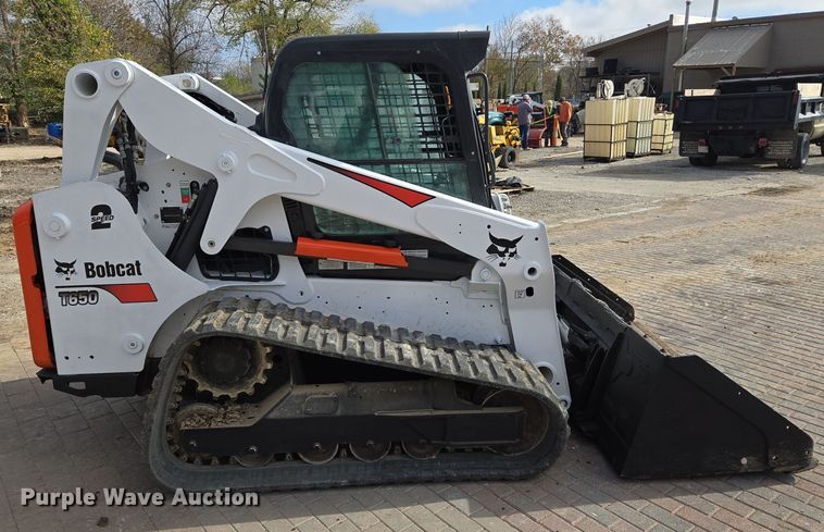 image for item EE8735 2018 Bobcat  T650 tracked skid steer loader
