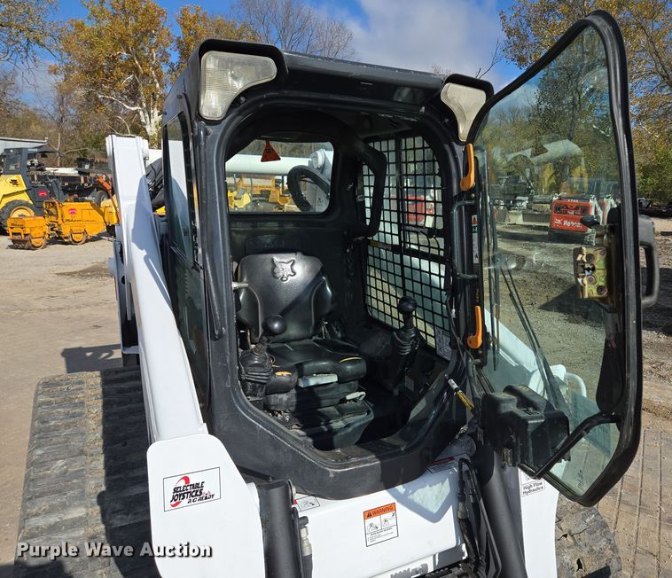 image for item EE8735 2018 Bobcat  T650 tracked skid steer loader