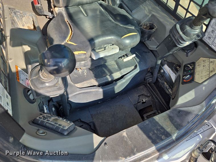 image for item EE8735 2018 Bobcat  T650 tracked skid steer loader