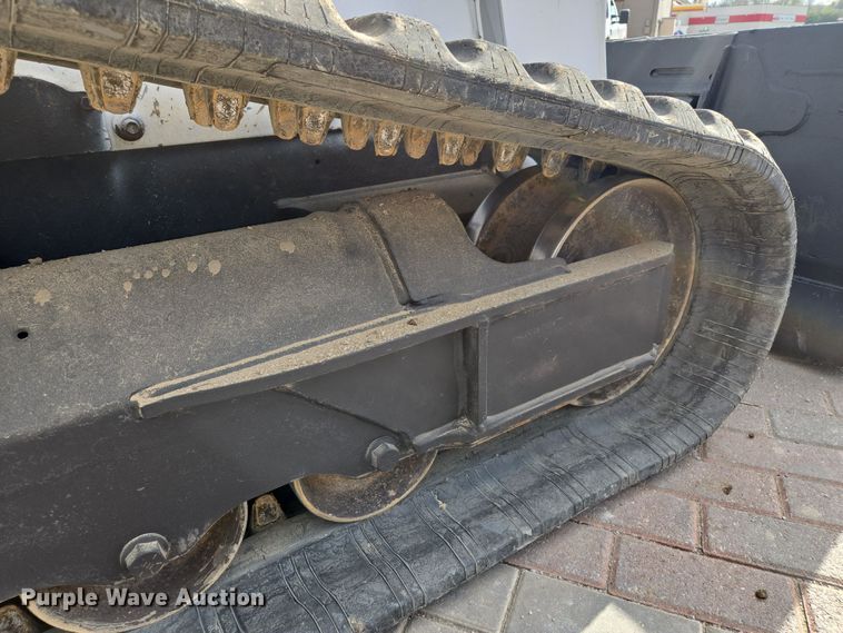 image for item EE8735 2018 Bobcat  T650 tracked skid steer loader