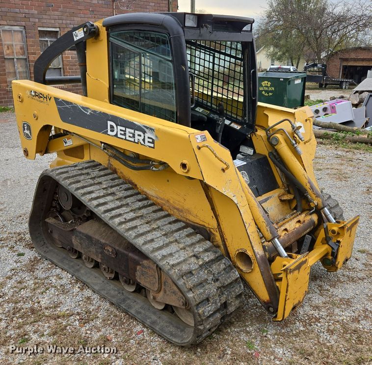image for item EE8746 2007 John Deere CT332 tracked skid steer loader