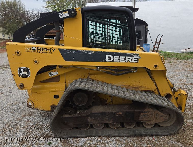 image for item EE8746 2007 John Deere CT332 tracked skid steer loader