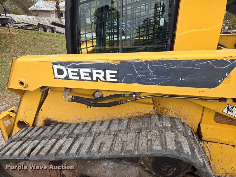 image for item EE8746 2007 John Deere CT332 tracked skid steer loader