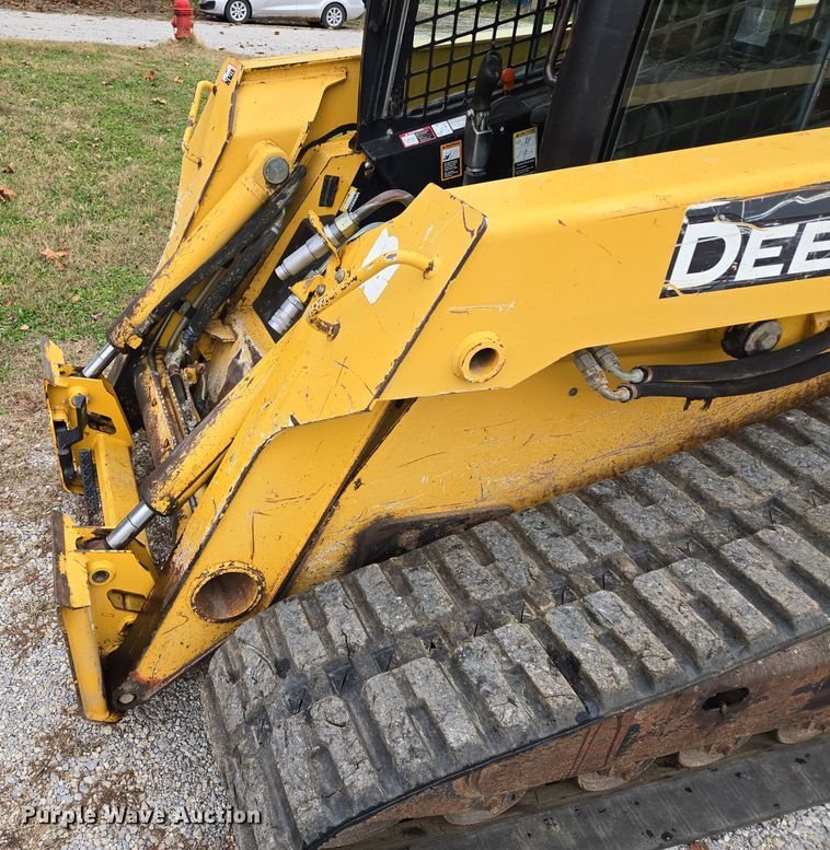 image for item EE8746 2007 John Deere CT332 tracked skid steer loader