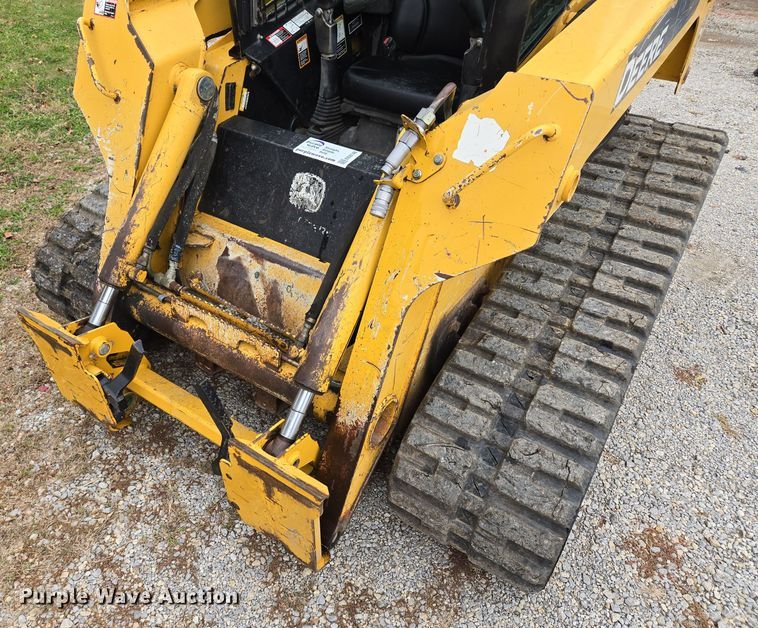 image for item EE8746 2007 John Deere CT332 tracked skid steer loader