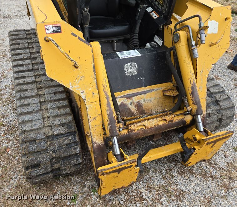image for item EE8746 2007 John Deere CT332 tracked skid steer loader