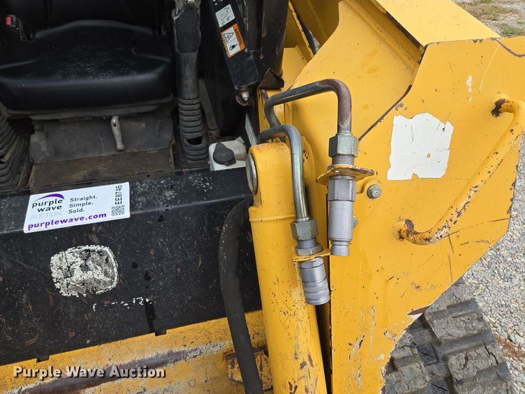 image for item EE8746 2007 John Deere CT332 tracked skid steer loader