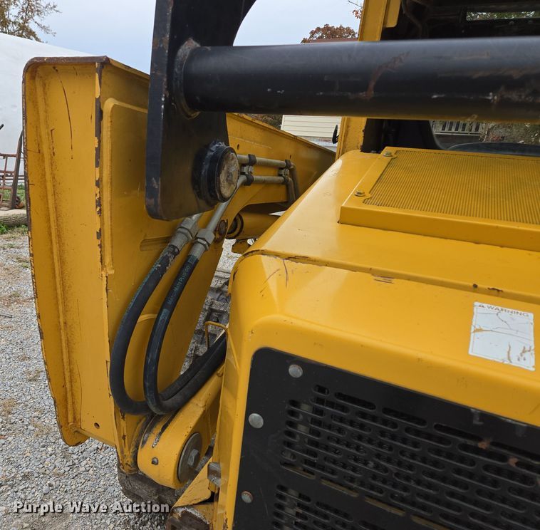 image for item EE8746 2007 John Deere CT332 tracked skid steer loader