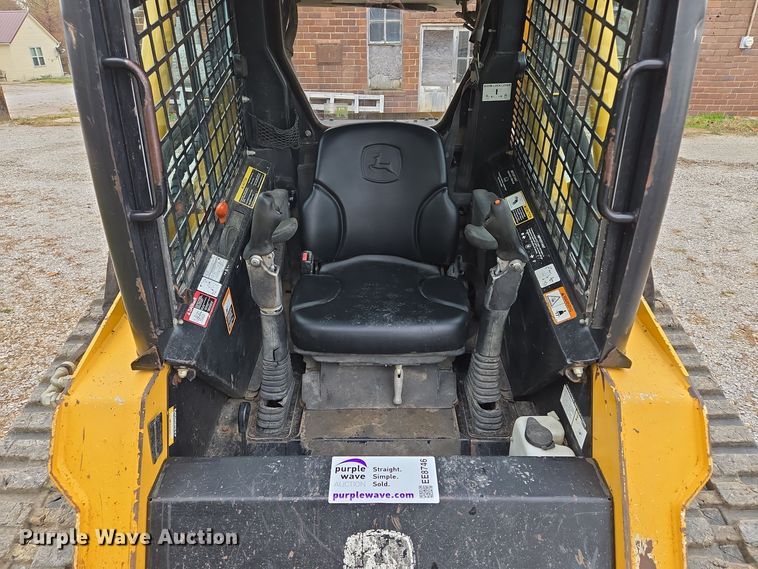 image for item EE8746 2007 John Deere CT332 tracked skid steer loader