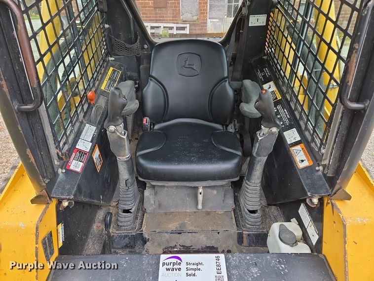 image for item EE8746 2007 John Deere CT332 tracked skid steer loader