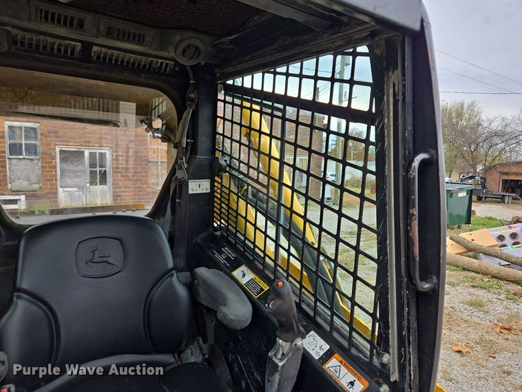 image for item EE8746 2007 John Deere CT332 tracked skid steer loader