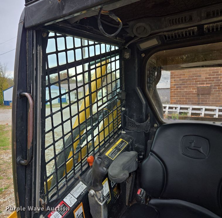 image for item EE8746 2007 John Deere CT332 tracked skid steer loader