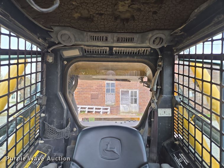 image for item EE8746 2007 John Deere CT332 tracked skid steer loader