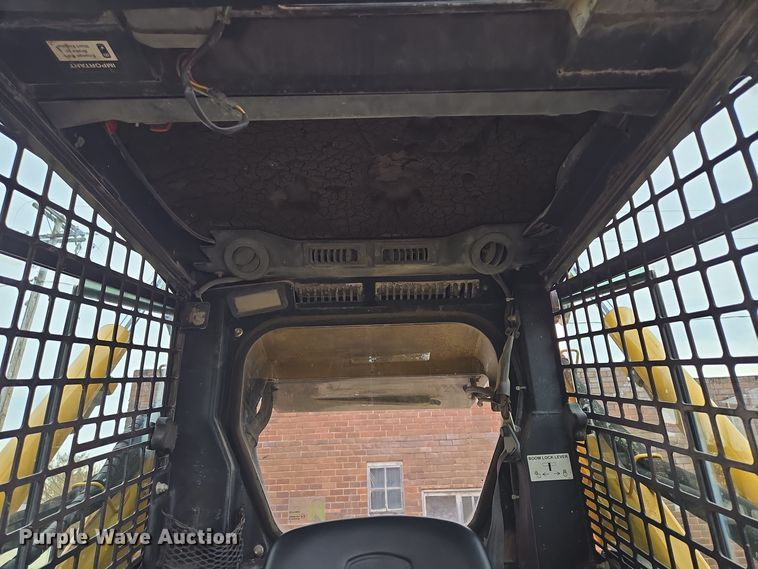 image for item EE8746 2007 John Deere CT332 tracked skid steer loader