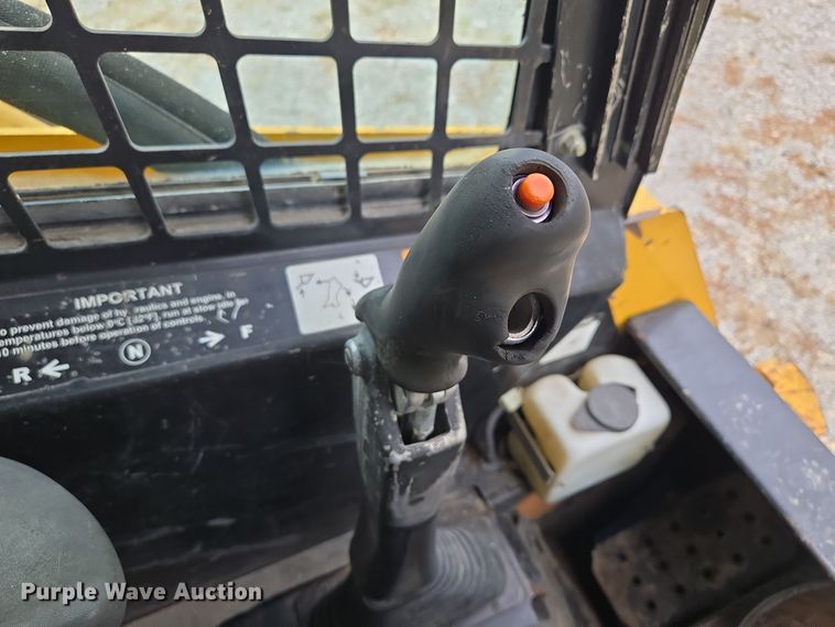 image for item EE8746 2007 John Deere CT332 tracked skid steer loader