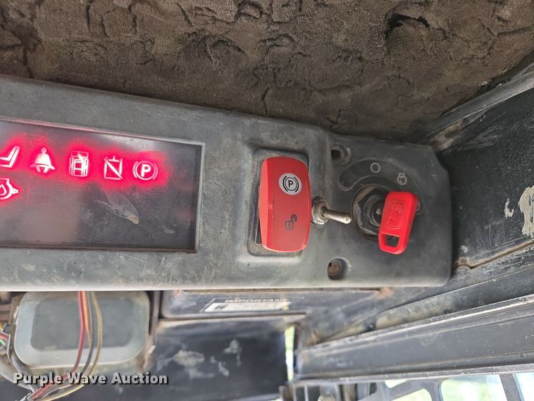 image for item EE8746 2007 John Deere CT332 tracked skid steer loader