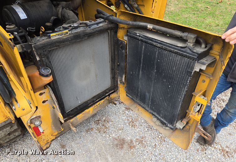 image for item EE8746 2007 John Deere CT332 tracked skid steer loader