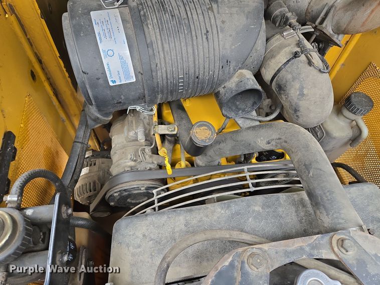 image for item EE8746 2007 John Deere CT332 tracked skid steer loader