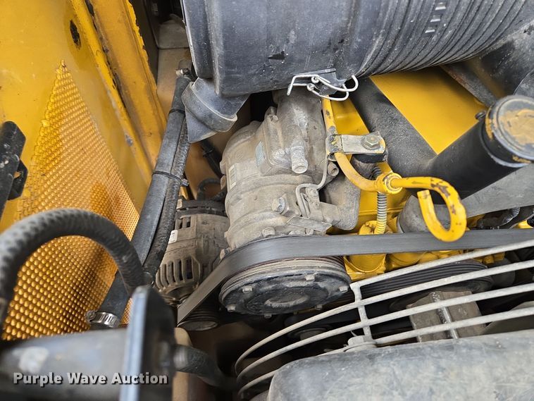 image for item EE8746 2007 John Deere CT332 tracked skid steer loader