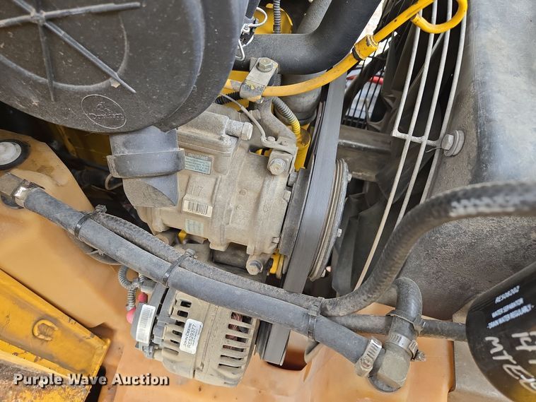 image for item EE8746 2007 John Deere CT332 tracked skid steer loader