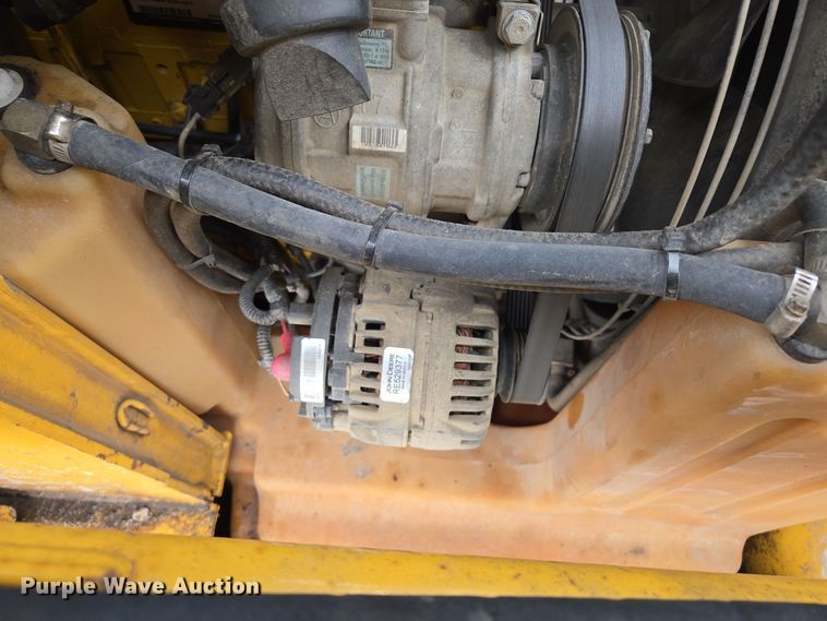 image for item EE8746 2007 John Deere CT332 tracked skid steer loader