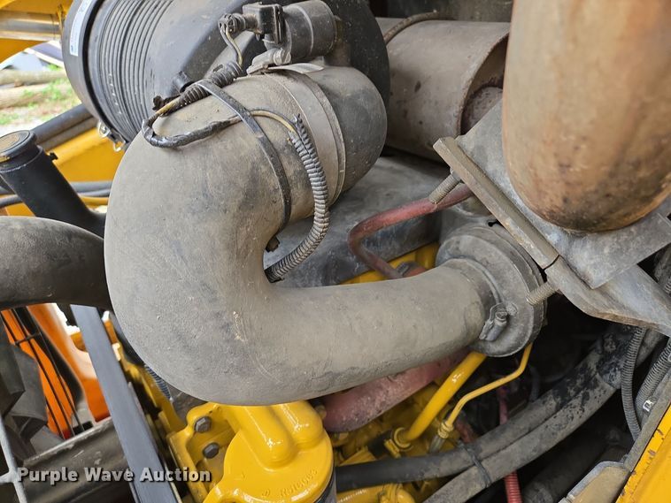 image for item EE8746 2007 John Deere CT332 tracked skid steer loader