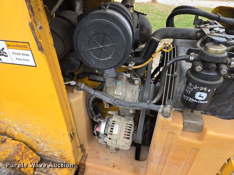 image for item EE8746 2007 John Deere CT332 tracked skid steer loader