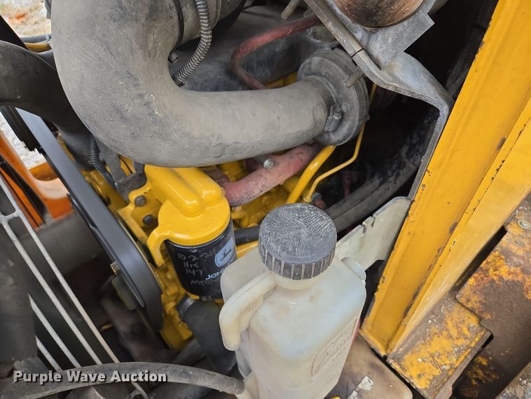 image for item EE8746 2007 John Deere CT332 tracked skid steer loader