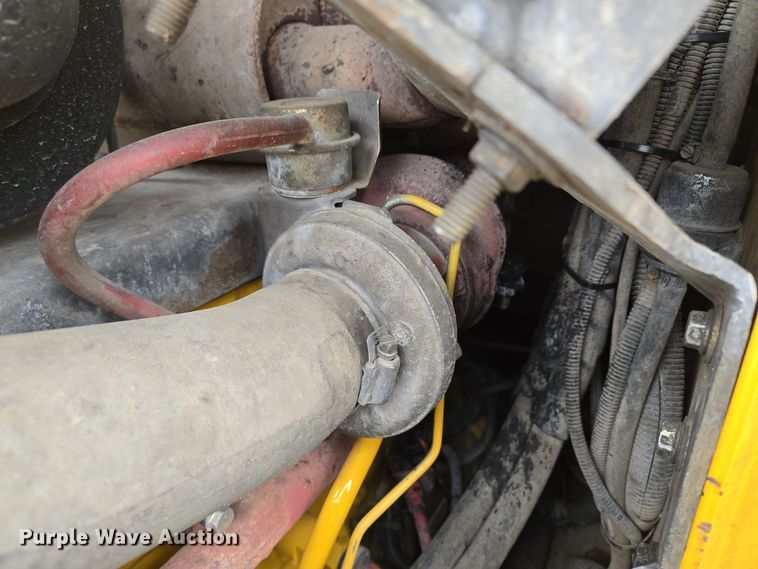 image for item EE8746 2007 John Deere CT332 tracked skid steer loader