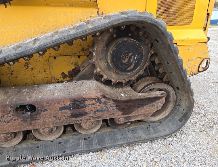 image for item EE8746 2007 John Deere CT332 tracked skid steer loader