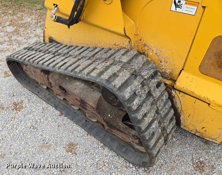 image for item EE8746 2007 John Deere CT332 tracked skid steer loader