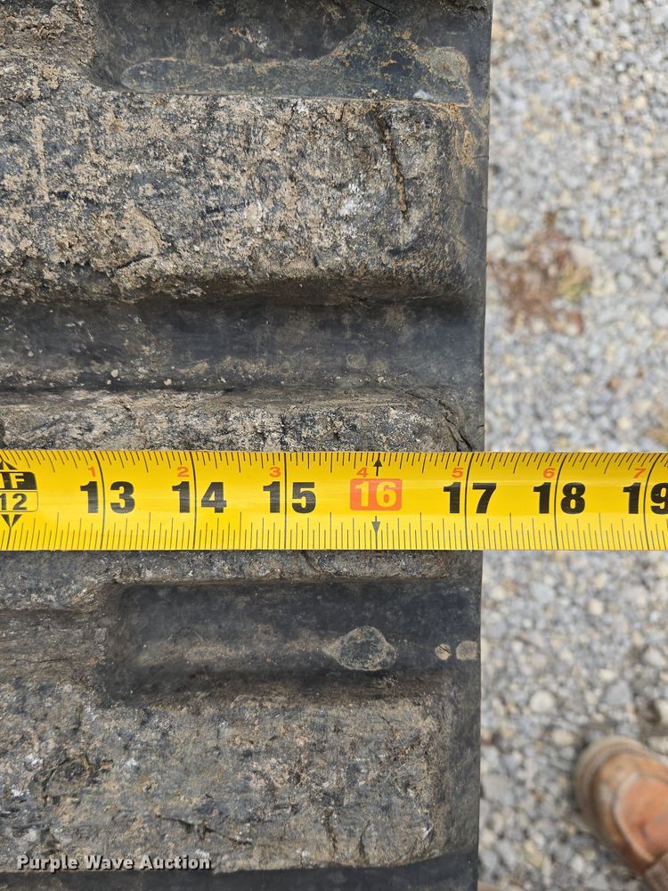 image for item EE8746 2007 John Deere CT332 tracked skid steer loader