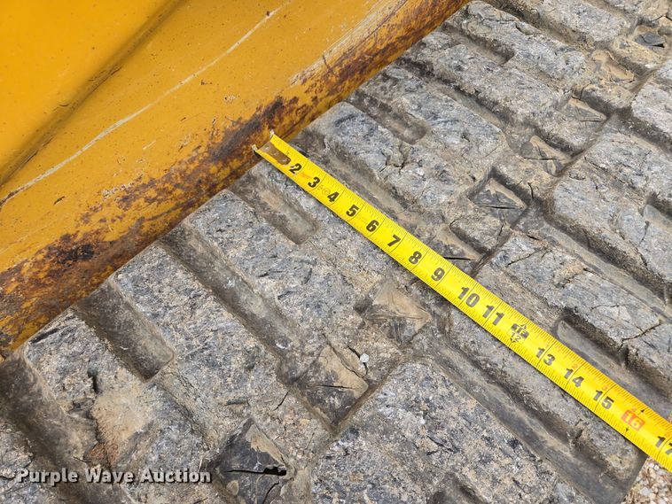 image for item EE8746 2007 John Deere CT332 tracked skid steer loader