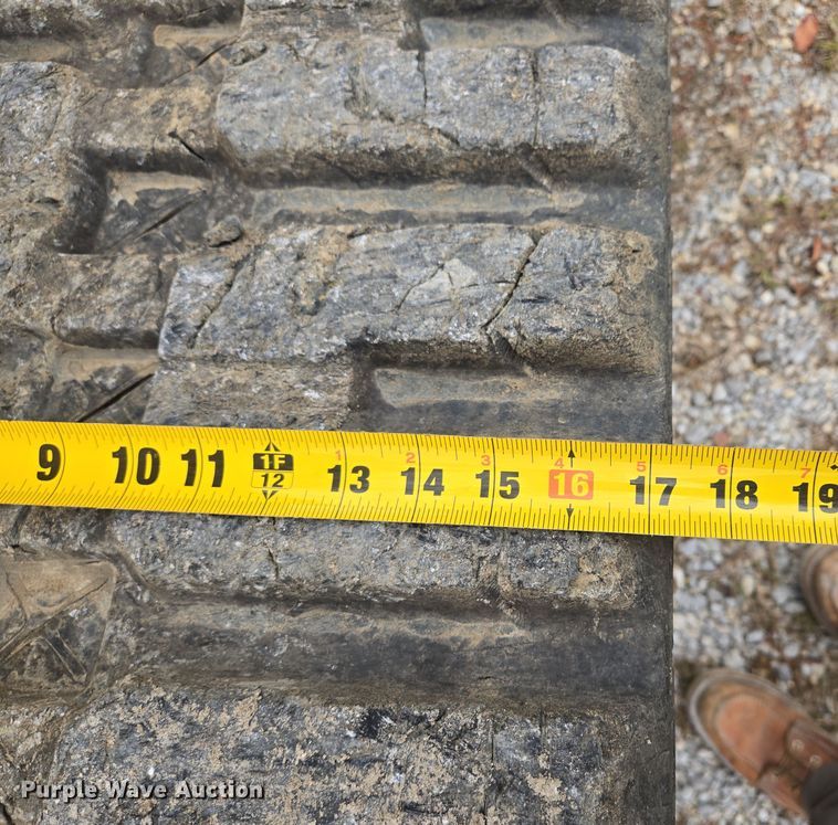 image for item EE8746 2007 John Deere CT332 tracked skid steer loader