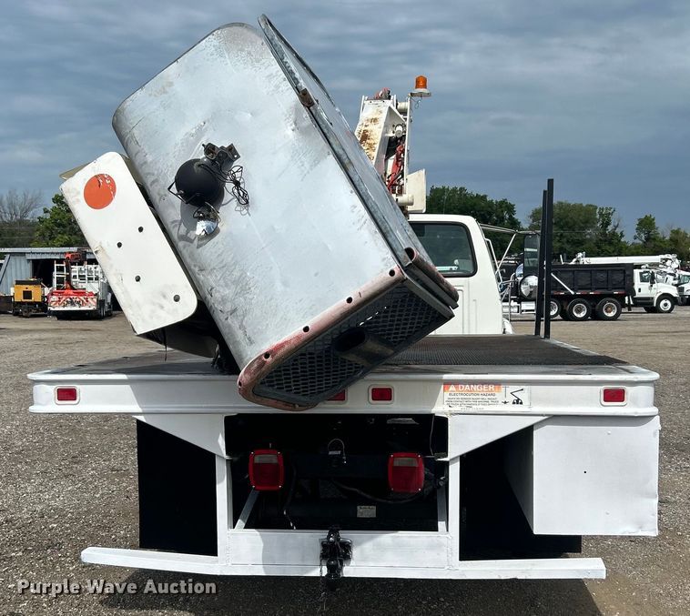 image for item EG0805 1996 Ford  F700 bucket truck