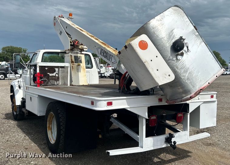 image for item EG0805 1996 Ford  F700 bucket truck