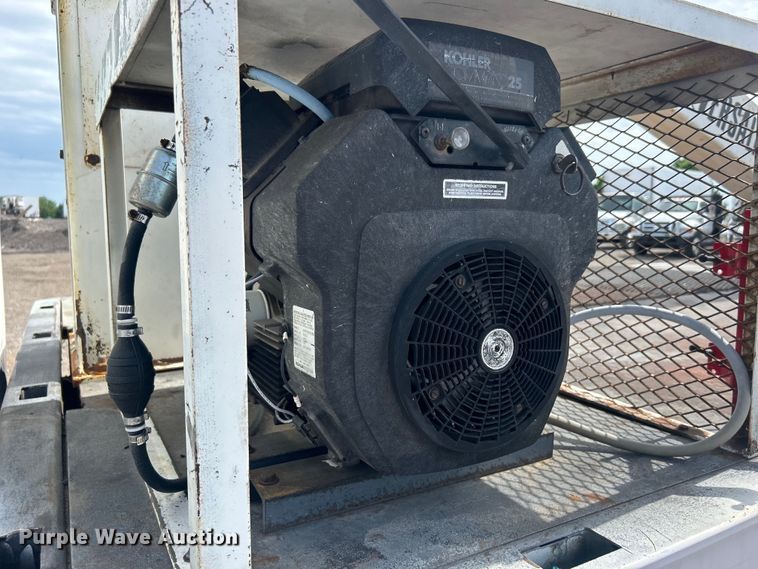 image for item EG0805 1996 Ford  F700 bucket truck