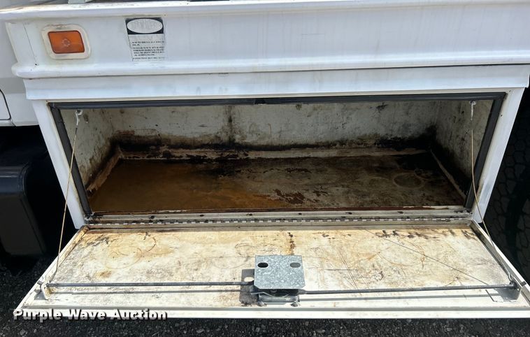 image for item EG0805 1996 Ford  F700 bucket truck