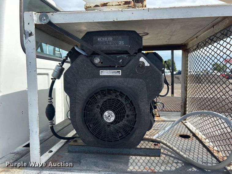 image for item EG0805 1996 Ford  F700 bucket truck