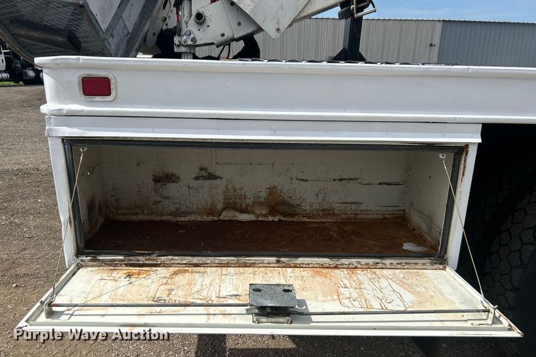 image for item EG0805 1996 Ford  F700 bucket truck