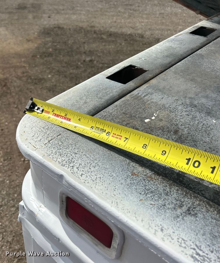 image for item EG0805 1996 Ford  F700 bucket truck